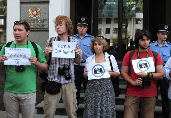 Акция в поддержку фотографов, задержанных в Грузии, прошла в Киеве