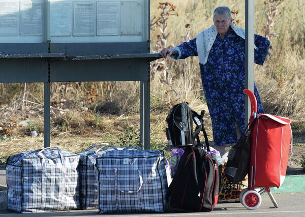 Жители юго-востока Украины на КПП Донецк в Ростовской области Жители юго-востока Украины на КПП Донецк в Ростовской области