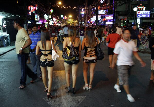 СМИ: Узбекских проституток «воспитывают» на хлопковых полях | Новости Таджикистана ASIA-Plus