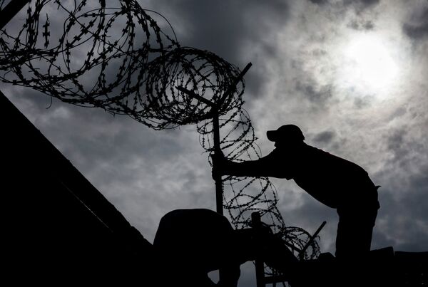 Центр содержания нелегальных мигрантов в Санкт- Петербурге