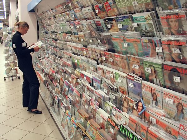 Журнальный стенд в супермаркете