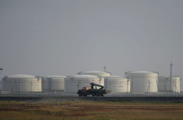 Нефтянные хранилища на побережье Карского моря Нефтянные хранилища на побережье Карского моря