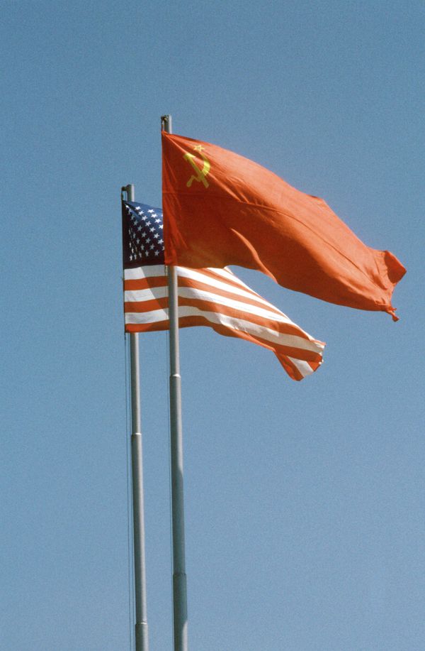 Флаги СССР и США