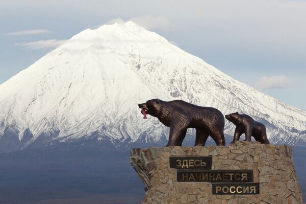 Памятник Медведица с медвежонком в Камчатском крае