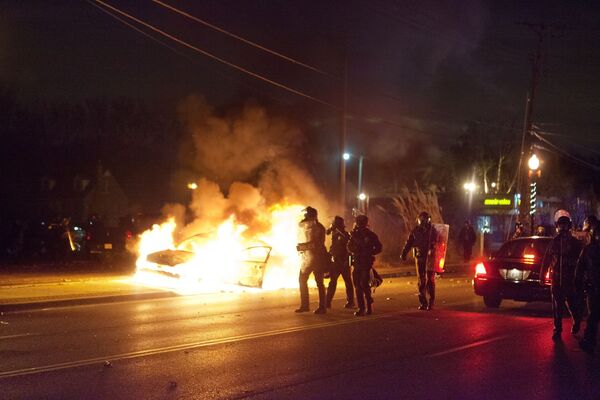 В Фергюсоне начались столкновения с полицией