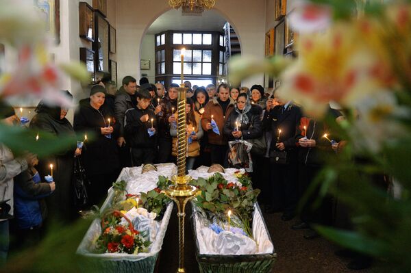 Прощание со школьниками, погибшими при артобстреле школы в Донецке Прощание со школьниками, погибшими при артобстреле школы в Донецке