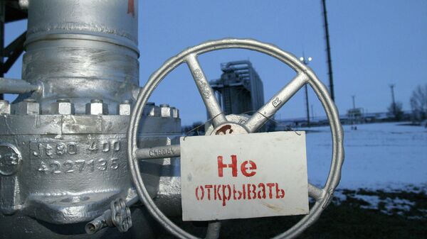 Кран с надписью Не открывать на компрессорной станции Кран с надписью Не открывать на компрессорной станции