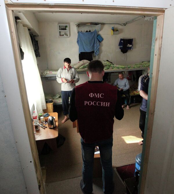 Рейд УФМС по выявлению нелегальных мигрантов Рейд УФМС по выявлению нелегальных мигрантов