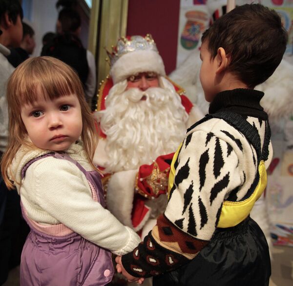Дед Мороз открыл благотворительный Музей варежки