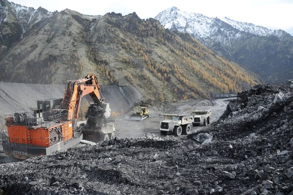 Добыча угля на Апсатском угольном месторождении в Забайкальском крае