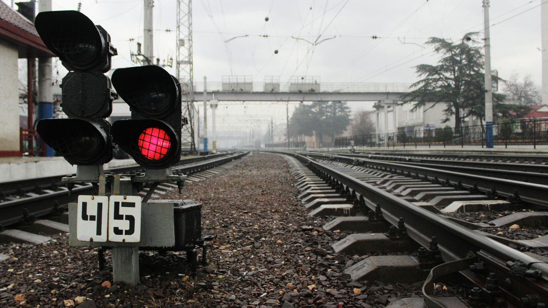 Украина прекратила движение пассажирских поездов через границу с Крымом - РИА Новости, 1920, 07.12.2022