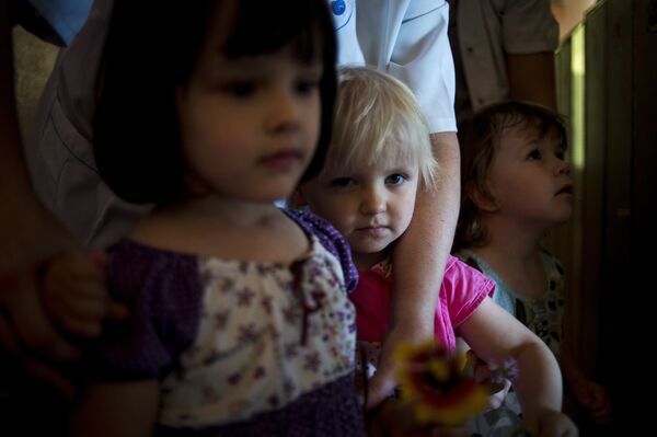 Эвакуация детей из дома ребенка в Луганске