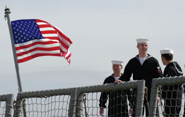 Жители Севастополя встретили американский фрегат акцией протеста Жители Севастополя встретили американский фрегат акцией протеста