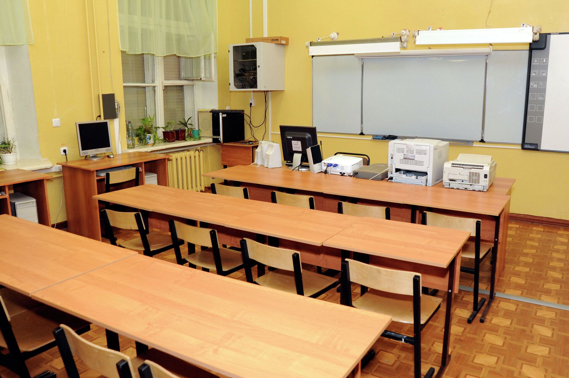 Средняя школа поселка Мурмаши Мурманской области закрыта на карантин - РИА Новости, 1920, 17.09.2021