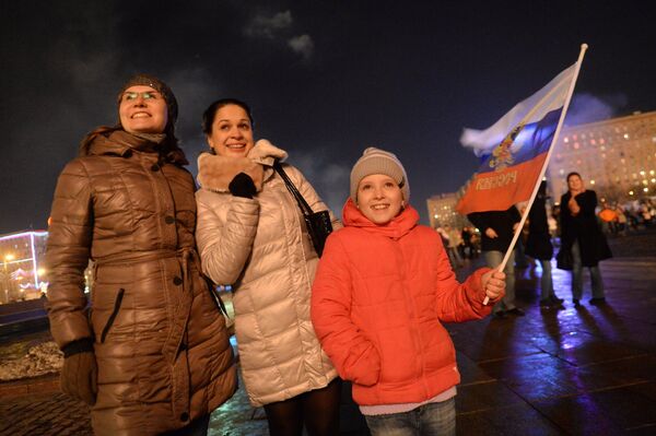 Праздничный салют в Москве, Симферополе и Севастополе в честь присоединения Крыма
