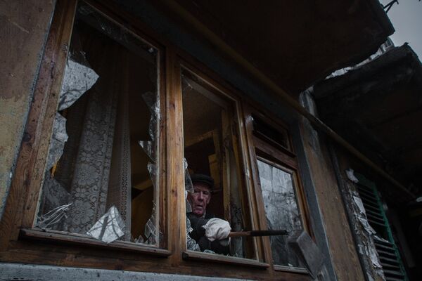 Последствия обстрелов Донецка Последствия обстрелов Донецка