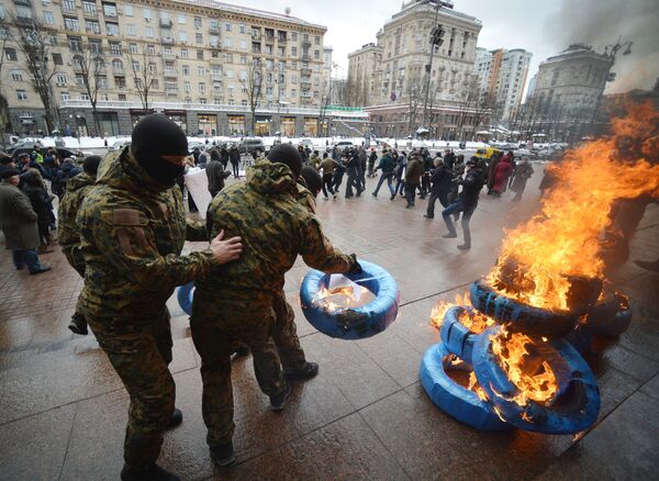 Митинг против подорожания цен на проезд в столице Украины Митинг против подорожания цен на проезд в столице Украины