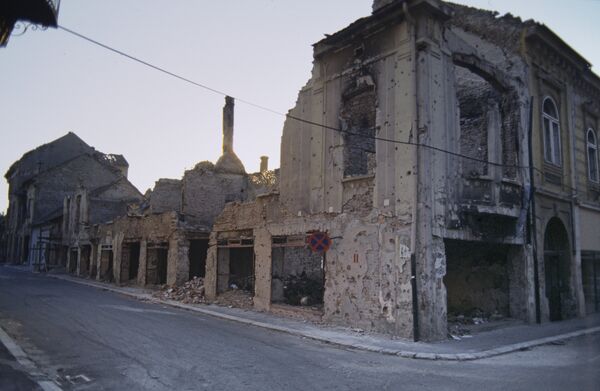 Разрушенные дома после обстрелов и бомбежки
