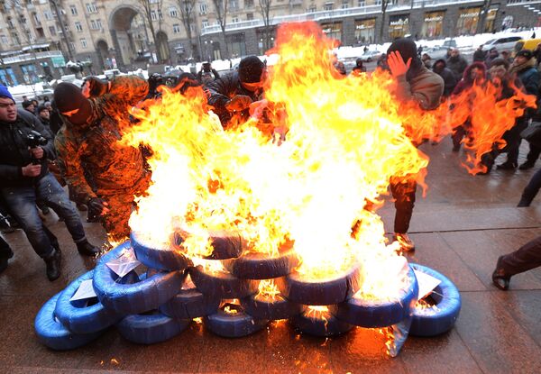 Митинг против подорожания цен на проезд в столице Украины Митинг против подорожания цен на проезд в столице Украины