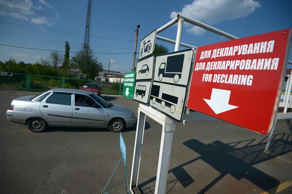 Ополченцы ЛНР на пропускном пункте на границе Луганской области с Россией в районе Червонопартизанска Ополченцы ЛНР на пропускном пункте на границе Луганской области с Россией в районе Червонопартизанска