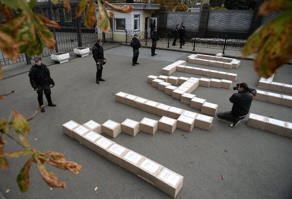 Партия Батькивщина представила 3 миллиона подписей за проведение референдума о вступлении Украины в НАТО Партия Батькивщина представила 3 миллиона подписей за проведение референдума о вступлении Украины в НАТО