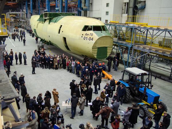 Презентация 1-го экземпляра военно-транспортного самолета Ан-70