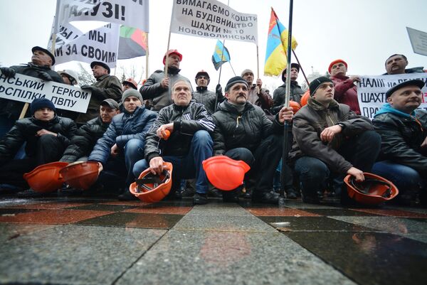 Акция протеста шахтеров у здания Верховной рады в Киеве Акция протеста шахтеров у здания Верховной рады в Киеве