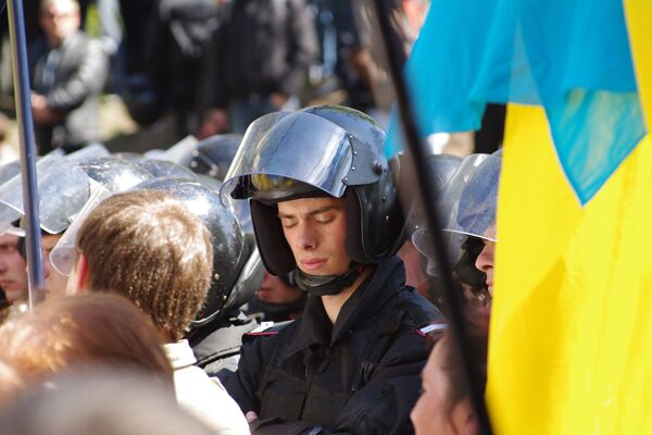 Митинг сторонников и противников соглашения по Черноморскому флоту у здания Верховной Рады Украины Митинг сторонников и противников соглашения по Черноморскому флоту у здания Верховной Рады Украины