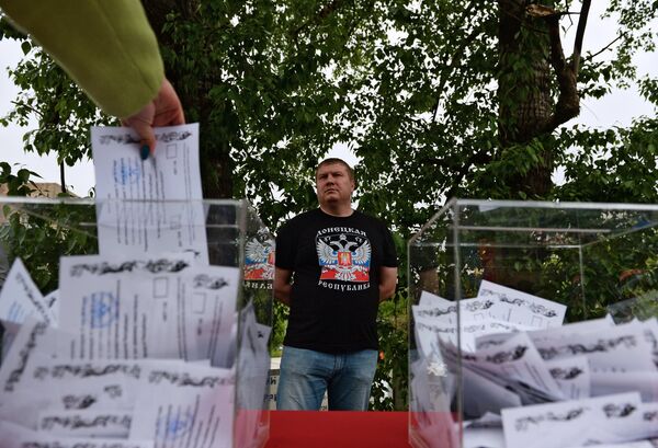 Голосование на референдуме жителей юго-востока Украины в Москве Голосование на референдуме жителей юго-востока Украины в Москве