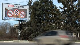 Плакаты на улицах Севастополя