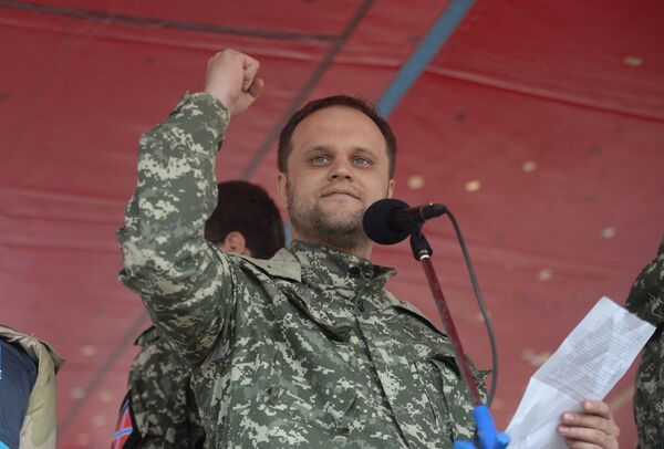 В Донецке проходит митинг ДНР В Донецке проходит митинг ДНР