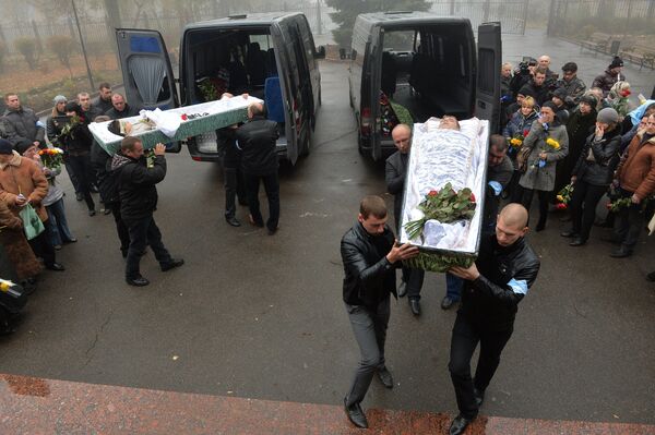 Прощание со школьниками, погибшими при артобстреле школы в Донецке