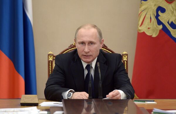 Президент России Владимир Путин провел совещание по вопросам социально-экономического развития Республики Крым и города Севастополя