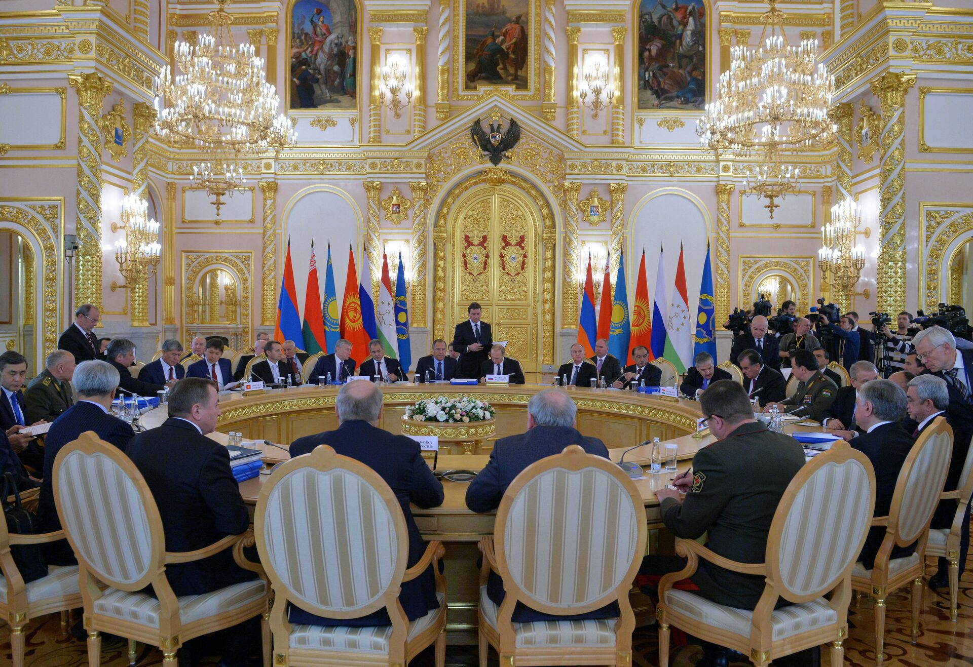 В.Путин принял участие в заседании Совета коллективной безопасности ОДКБ и заседании Высшего Евразийского экономического совета - РИА Новости, 1920, 18.05.2022