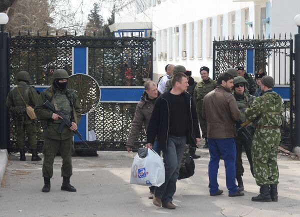 Ситуация у штаба ВМС Украины в Севастополе Ситуация у штаба ВМС Украины в Севастополе