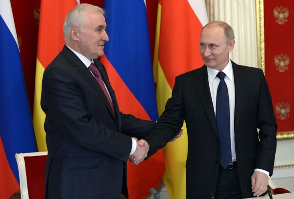 Рабочая встреча президента России В.Путина с президентом Республики Южная Осетия Л.Тибиловым Рабочая встреча президента России В.Путина с президентом Республики Южная Осетия Л.Тибиловым