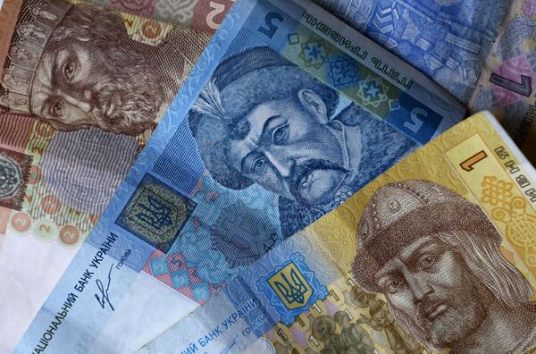 Денежные купюры и монеты США и Украины