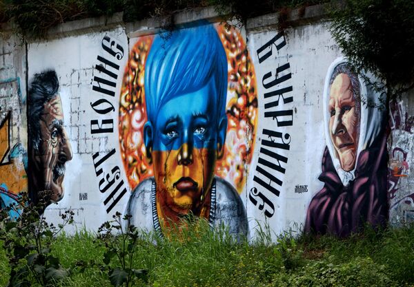 Граффити против войны на Украине появилось на подпорной стене во Владивостоке