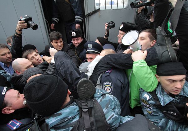 Акция протеста оппозиционных молодежных организаций в Киеве