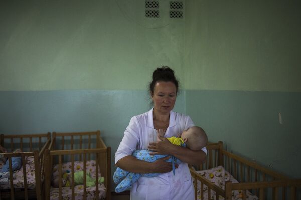 Эвакуация детей из дома ребенка в Луганске