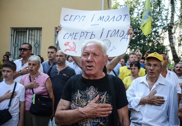 Митинг в Киеве за запрет Компартии Украины Митинг в Киеве за запрет Компартии Украины
