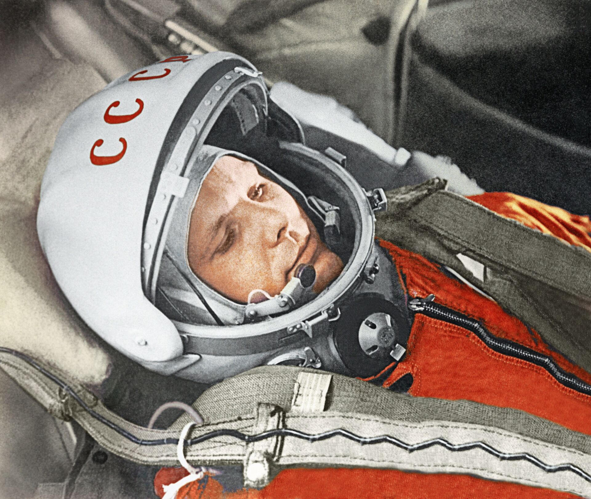 Летчик-космолнавт Ю.Гагарин в кабине космического корабля “Восток” - РИА Новости, 1920, 12.04.2021