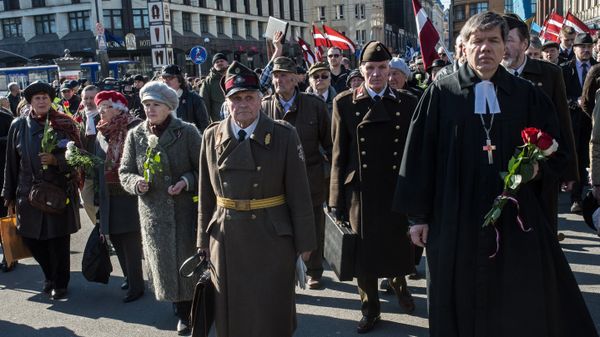 Шествие участников легиона Ваффен СС в Риге Шествие участников легиона Ваффен СС в Риге