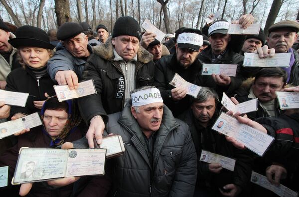 Акция протеста чернобыльцев у здания правительства Украины