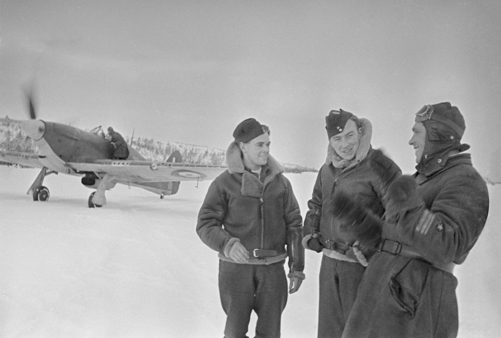 Борис Сафонов, Кеннет Воод и Чарльтон Ваг Хоу - РИА Новости, 1920, 11.03.2025