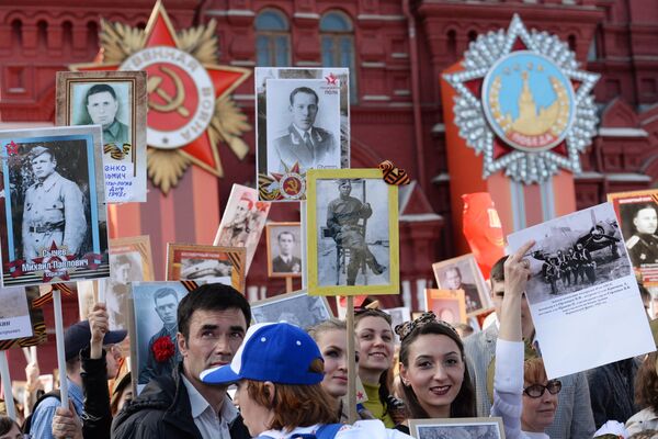 Шествие Региональной патриотической общественной организации Бессмертный полк Москва по Красной площади