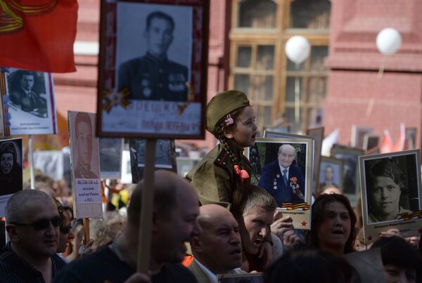 Шествие Региональной патриотической общественной организации Бессмертный полк Москва по Красной площади