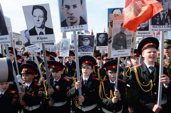 Шествие Региональной патриотической общественной организации Бессмертный полк Москва по Красной площади