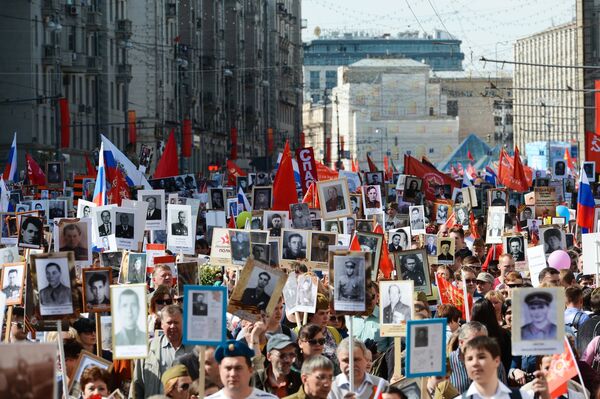 Шествие Региональной патриотической общественной организации Бессмертный полк Москва по Красной площади