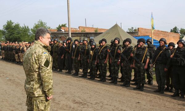 Президент Украины П.Порошенко посетил штаб Нацгвардии в Донецкой области